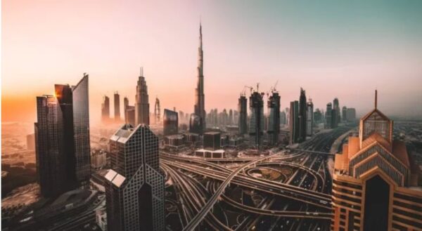 ΗΑΕ: Ποιος είναι ο «Σεΐχης του Ουράνιου Τόξου» – Η περιουσία του αγγίζει τα 20 δισ. δολάρια