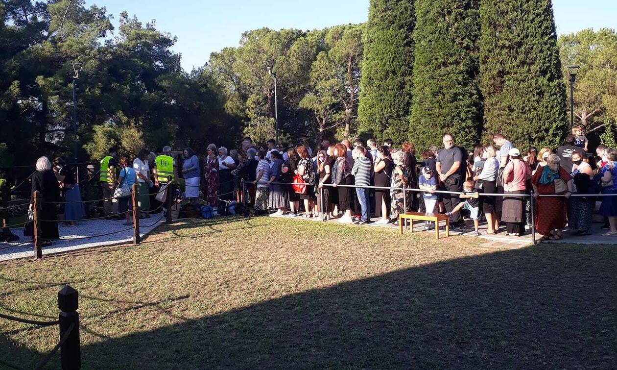 Άγιος Παΐσιος: Πλήθος κόσμου για προσκύνημα στον τάφο του