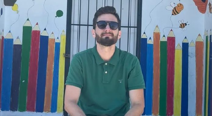 Ο Κρητικός δάσκαλος που βραβεύτηκε ως εκπαιδευτικός της χρονιάς – Πώς “μεταμόρφωσε” το σχολείο σε ένα απομακρυσμένο χωριό (Photos)