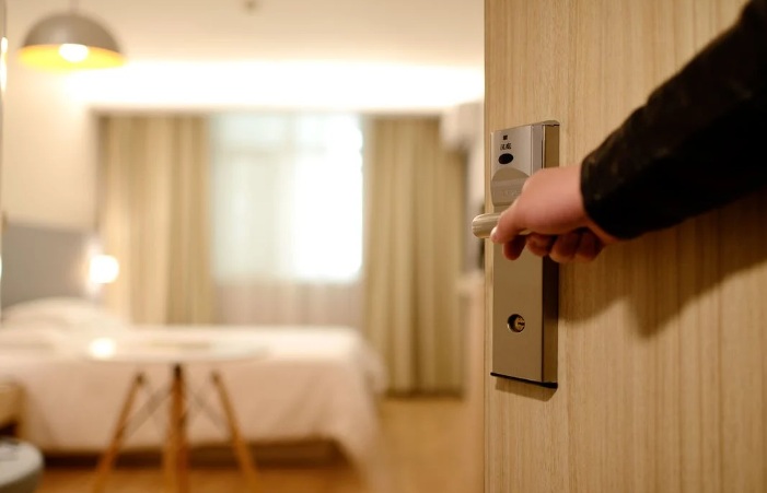 Βόλος: Ξενοδόχος έχασε τον ύπνο του όταν διαπίστωσε την αλήθεια – Το σκωτσέζικο ντους σε λίγες ώρες