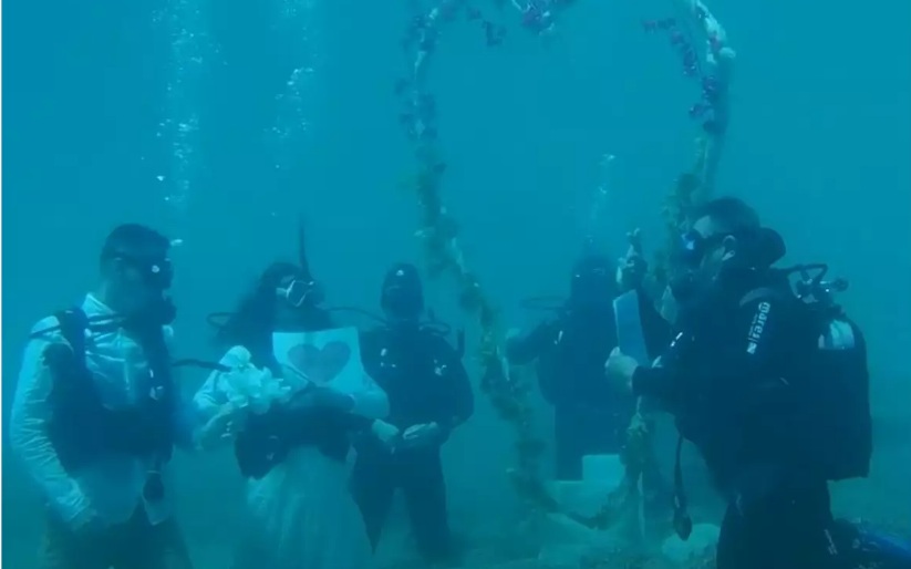Στην Αλόννησο ο πρώτος υποβρύχιος πολιτικός γάμος – Δείτε εντυπωσιακό βίντεο