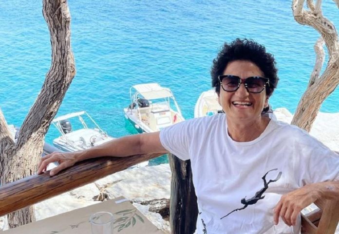 Στα Χανιά η Άλκηστις Πρωτοψάλτη: Απολαμβάνει τις καλοκαιρινές της διακοπές στα Σφακιά και μας στέλνει μαντινάδες