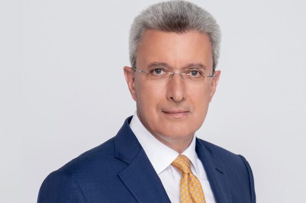 Ο Νίκος Χατζηνικολάου επιστρέφει στην παρουσίαση του κεντρικού δελτίου του Ant1