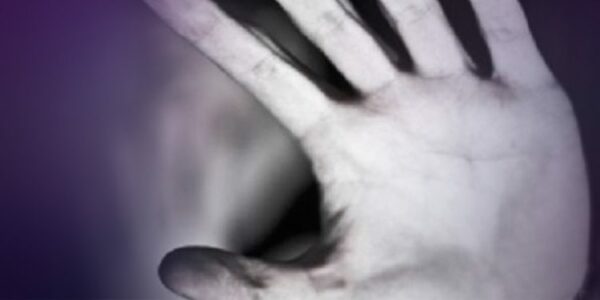 Πατριός βίαζε επί 2 χρόνια την 13χρονη κόρη του