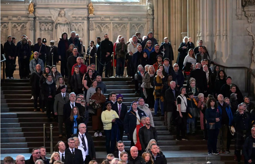 Βασίλισσα Ελισάβετ: Στο Λονδίνο βασιλείς και αρχηγοί κρατών – Η κηδεία θα προβληθεί σε 124 σινεμά – Συνεχίζονται οι ουρές χιλιομέτρων