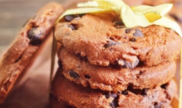 Μπισκότα σοκολάτας με πορτοκάλι και κανέλα