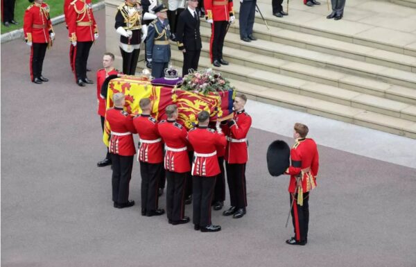 Κηδεία Βασίλισσας Ελισάβετ: Ρεκόρ τηλεθέασης όλων των εποχών – Την είδαν πάνω από 4 δισ άνθρωποι