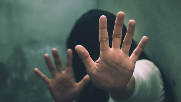 Γονείς στη Ρόδο καταδικάστηκαν επειδή η μητέρα χαστούκισε τη 17χρονη κόρη τους