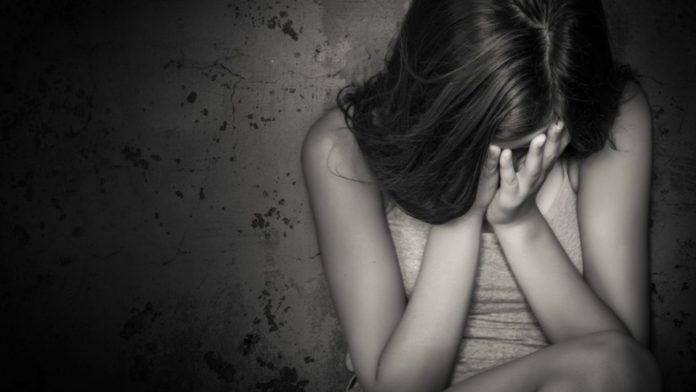 Σοκ στη Βοιωτία: 13χρονη κατήγγειλε το βιασμό της από τρεις άνδρες