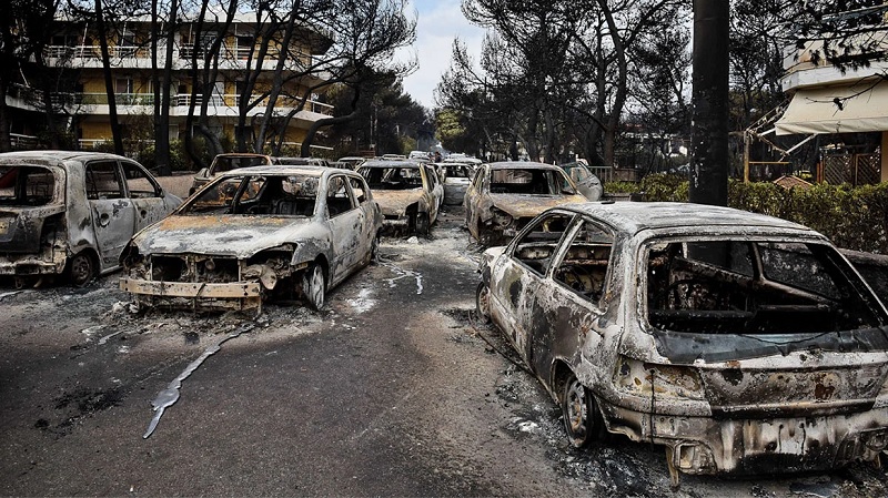 Φονική πυρκαγιά στο Μάτι: Ξεκινά η δίκη – 21 κατηγορούμενοι, πάνω από 100 μάρτυρες για την τραγωδία με τους 104 νεκρούς