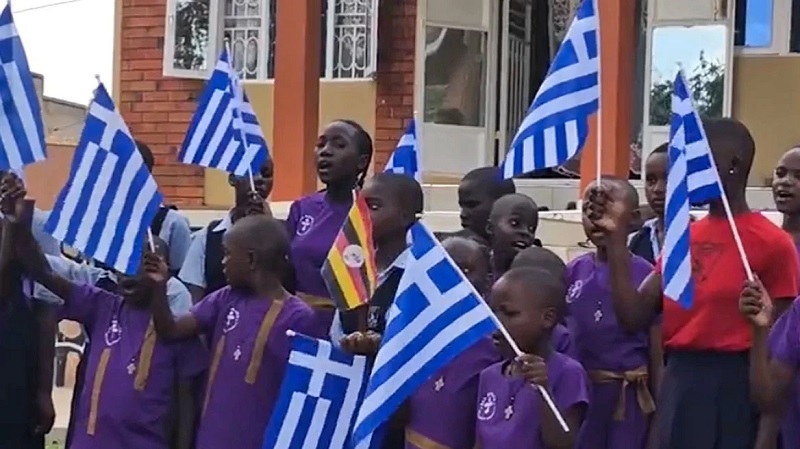 Ουγκάντα: Μαθητές τραγουδούν τον εθνικό ύμνο της Ελλάδας για την επέτειο του «ΟΧΙ»