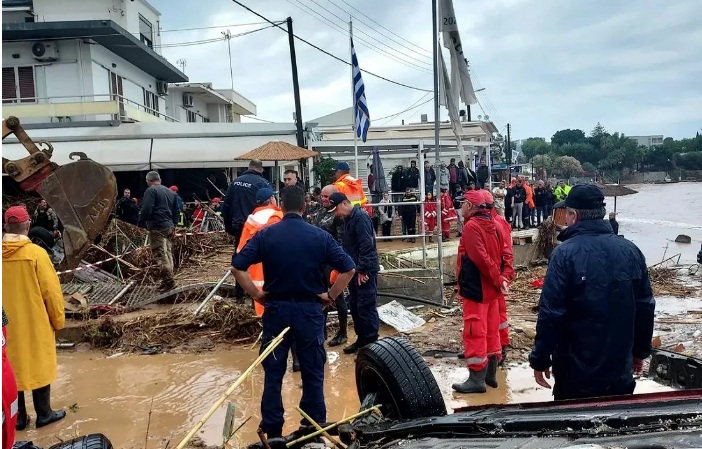 Κρήτη: Κλειστά σήμερα και την Τρίτη τα σχολεία στη Σητεία – Τελευταίο αντίο στους δύο νεκρούς της κακοκαιρίας