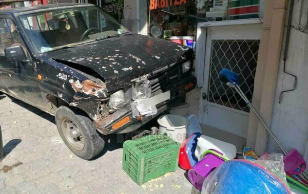 Καλαμπάκα: Πέθανε η 68χρονη που είχε παρασυρθεί από το αγροτικό του συζύγου της στη λαϊκή
