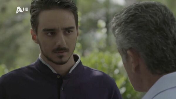 Σασμός -Sneak Preview:  Ο Μανόλης αποκαλύπτει στον παπα Μιχάλη τον δολοφόνο του Στεφανή!