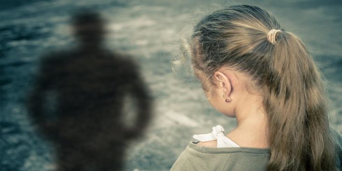 Σοκ στον Βύρωνα: Συνελήφθη 48χρονος για την σεξουαλική κακοποίηση της 13χρονης κόρης της συντρόφου του