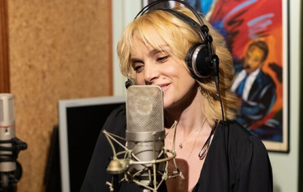 Σασμός- Νέο τραγούδι: Η Ελεονώρα Ζουγανέλη ερμηνεύει το τραγούδι της Αργυρώς