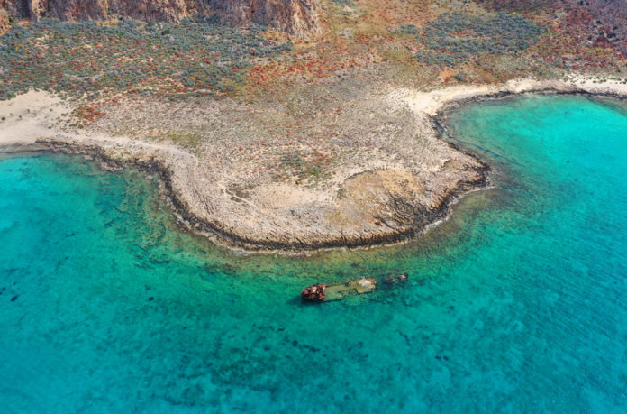 Χανιά | Η ιστορία πίσω από το εντυπωσιακό ναυάγιο της Γραμβούσας