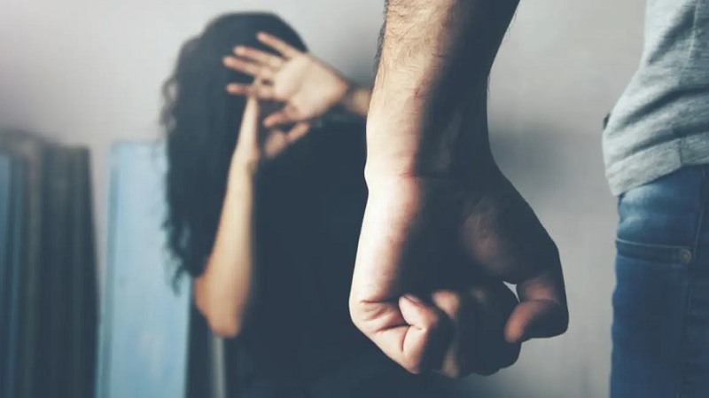 Νέα υπόθεση ενδοοικογενειακής βίας – Ξυλοκόπησε άγρια την σύζυγό του