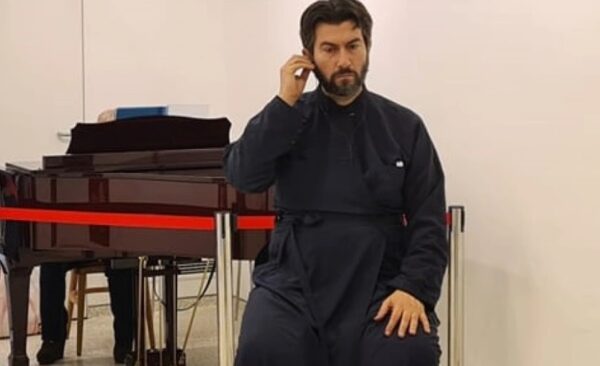 Κιβωτός του Κόσμου – Πατέρας Αντώνιος: «Είμαι στενοχωρημένος, έχουμε αφιερώσει 25 χρόνια στο παιδί που είναι σε κίνδυνο»