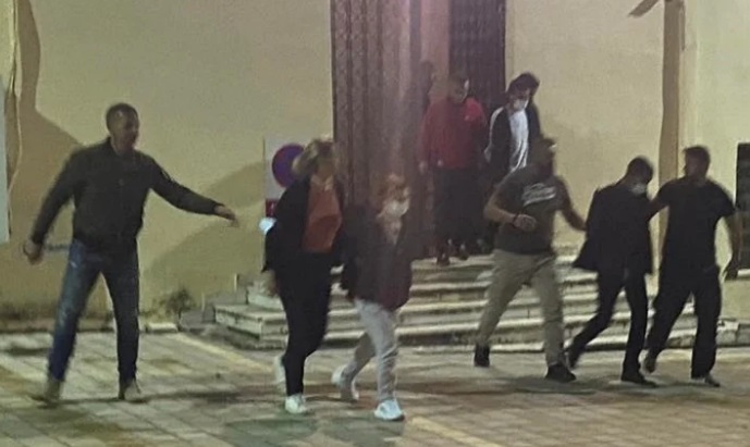 Κυπαρίσσια: Προφυλακιστέοι οι τρεις κατηγορούμενοι για τη δολοφονία του 31χρονου στην παραλία Καρτελά