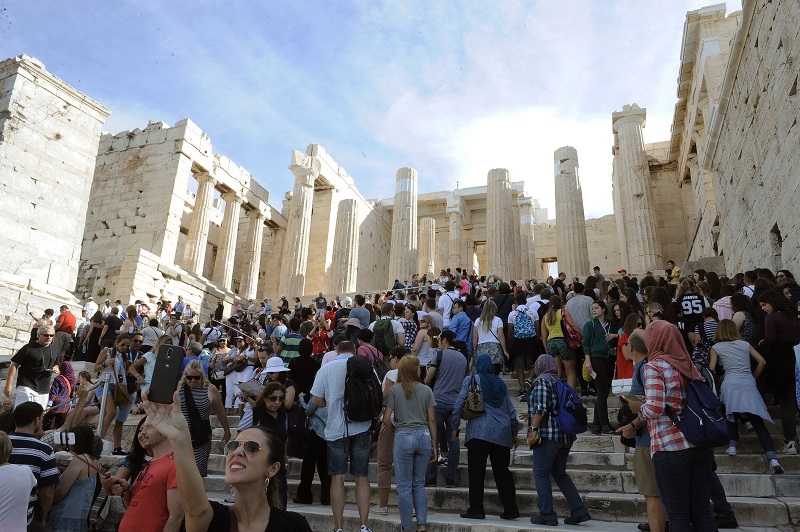 Ο προσβλητικός λόγος που χρήστες του διαδικτύου προτρέπoυν τους τουρίστες να μην επισκεφτούν την Ελλάδα