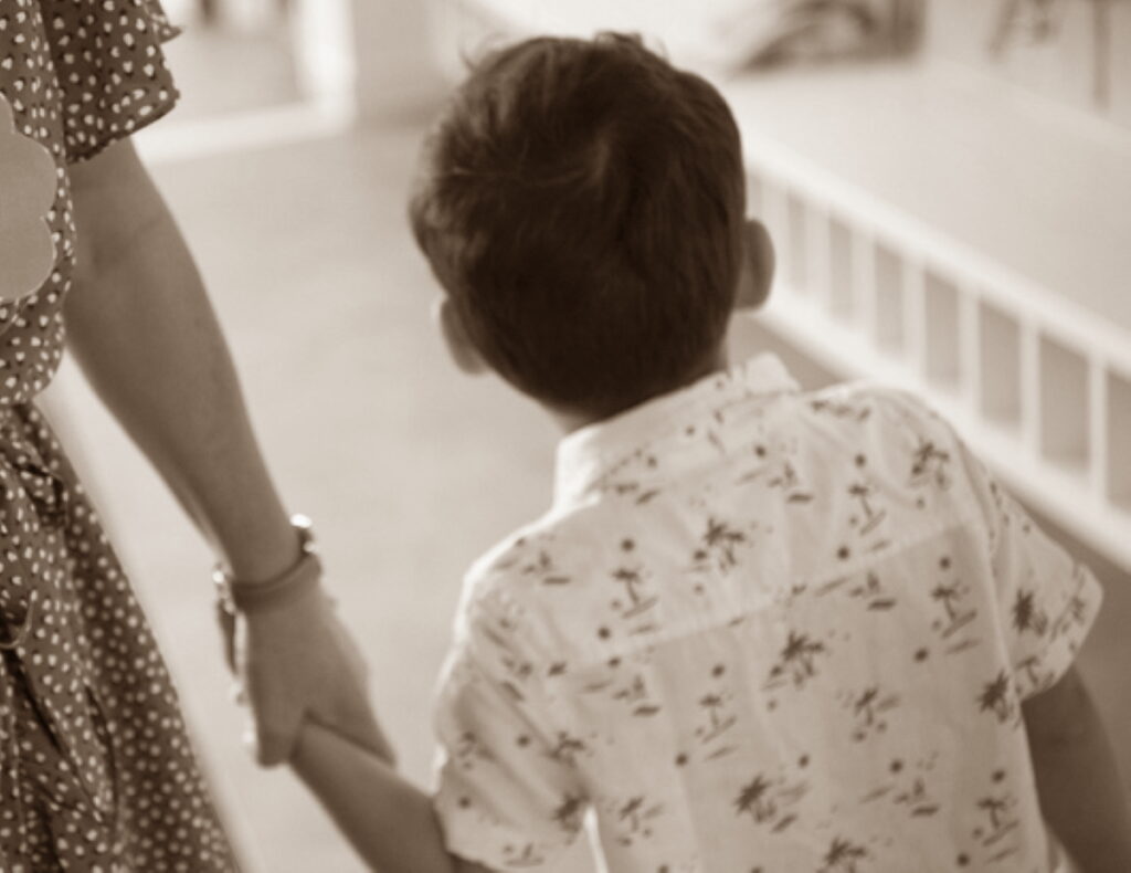 Βιασμοί παιδιών στα Πετράλωνα: «Μήπως τα προκαλεί ο γιος μου επειδή είναι όμορφος;» είπε η μητέρα