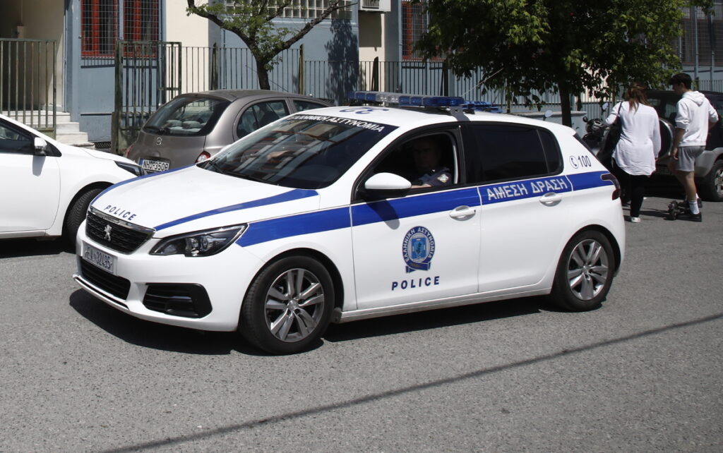 Ενδοοικογενειακή βία – Θεσσαλονίκη: Έβρισε και επιτέθηκε στους αστυνομικούς που πήγαν να τον συλλάβουν
