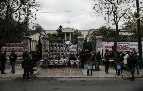 «Εδώ Πολυτεχνείο»: Φρούριο η Αθήνα για την κορύφωση των εκδηλώσεων – Ποιοι δρόμοι και σταθμοί του μετρό κλείνουν