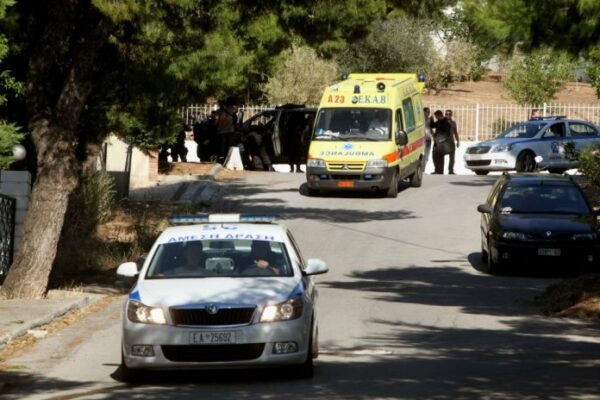 «Τον πατέρα τους τον έβγαλαν σε φέρετρο και τη μάνα μας σε σακούλα» – Δραματικές στιγμές στα Δικαστήρια Χανίων για την άγρια δολοφονία του ζευγαριού