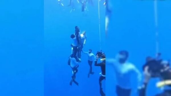 Δύτης έχασε τις αισθήσεις του στην προσπάθειά του για παγκόσμιο ρεκόρ – Βίντεο από τη διάσωσή του