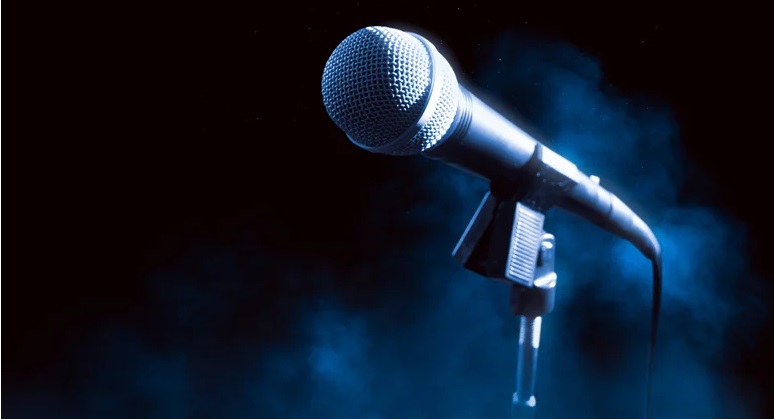 Πέθανε γνωστός τραγουδιστής – Νοσηλευόταν σε ΜΕΘ με κορονοϊό