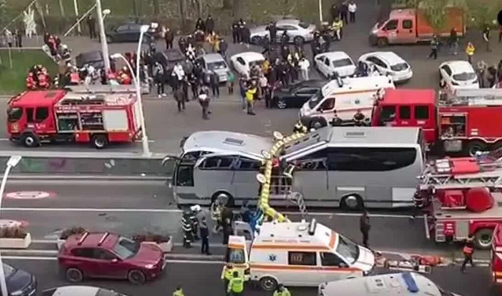 Βουκουρέστι: Σοκαριστικό βίντεο ντοκουμέντο από τη στιγμή του δυστυχήματος με το λεωφορείο από τον Βόλο
