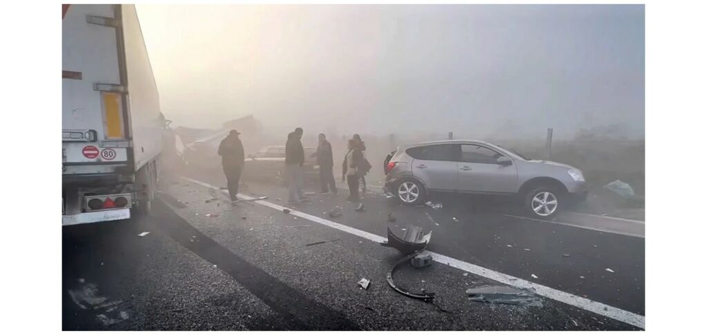 Κλειστή η Εθνική Οδός στο ύψος του Αυλώνα έπειτα από μεγάλη καραμπόλα