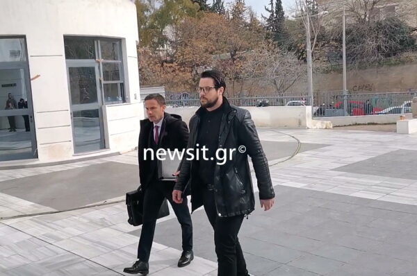 Ρούλα Πισπιρίγκου: Έφτασε στο δικαστήριο ο Μάνος Δασκαλάκης