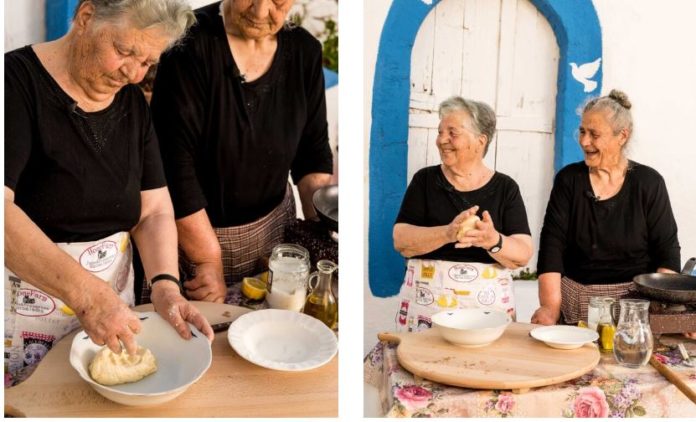Τα θρυλικά ξεροτήγανα της Κρήτης από δύο χρυσοχέρες γιαγιάδες | Video + Photos