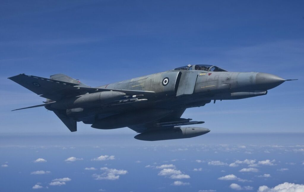 Πολεμική Αεροπορία: Νεκρός ο ένας από τους δυο πιλότους του F – 4 Φάντομ- Μόλις 29 ετών