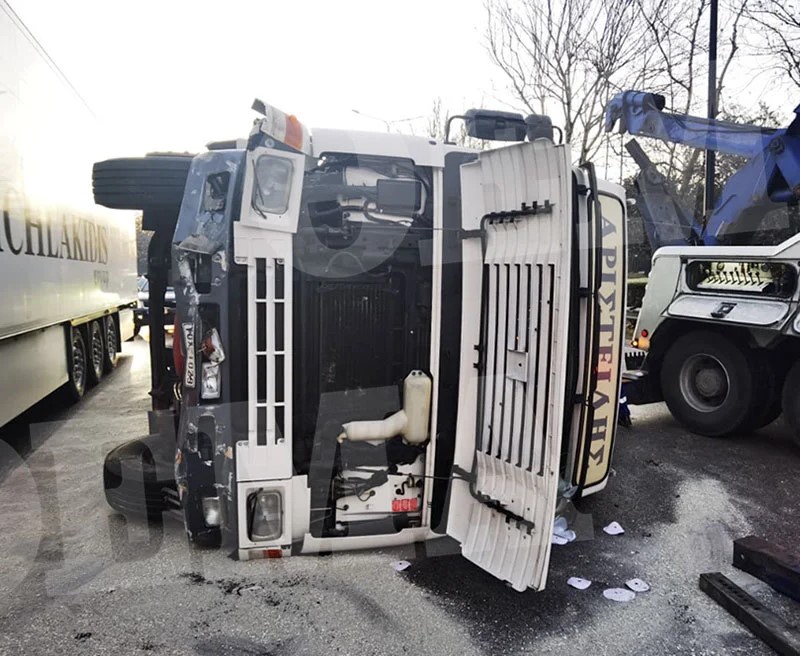 Λεωφόρος Αθηνών: Πώς έγινε η καραμπόλα με τα 6 ΙΧ και το φορτηγό που έφερε κυκλοφοριακό χάος