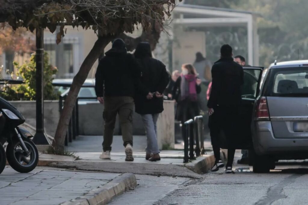 Προφυλακιστέοι οι 4 για την υπόθεση της 12χρονης στον Κολωνό – Ελεύθερος με περιοριστικούς όρους ο 23χρονος