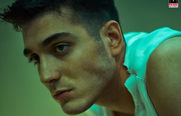 Aυτή είναι η τραγουδίστρια που θα βρεθεί  στην Αμερική στο πλευρό του Γιώργου Κακοσαίου