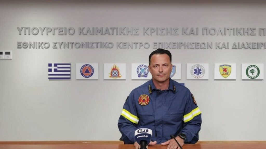 Έκτακτη ενημέρωση από την Πυροσβεστική για την κακοκαιρία: Οι εργαζόμενοι να πάνε για δουλειά μετά τις 10.00 το πρωί