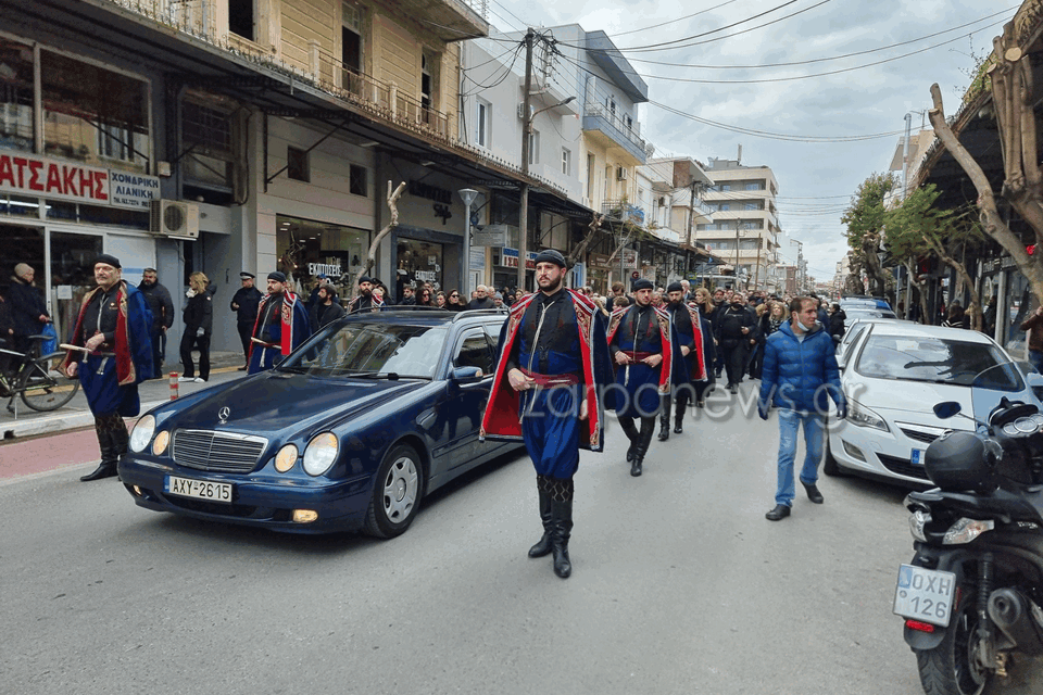 Το “τελευταίο αντίο” στον Μανούσο Βολουδάκη στο Κοιμητήριο του Αγ. Λουκά (photos+ Video)