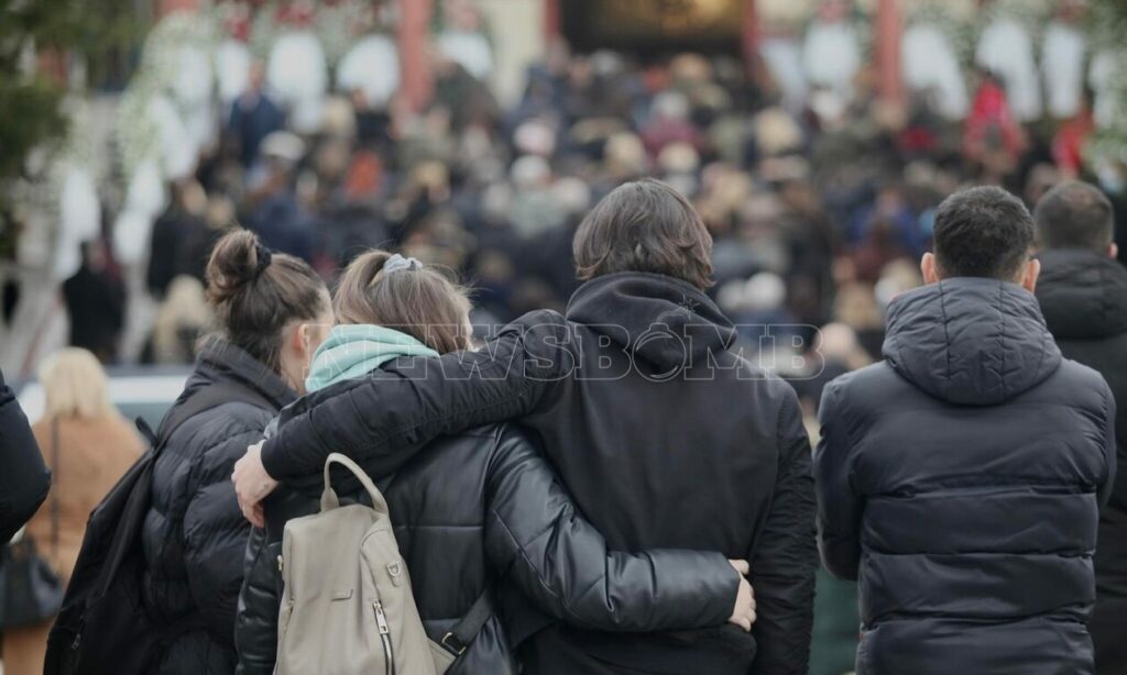 Τέμπη: Ανείπωτος πόνος στην Κατερίνη για την 34χρονη Αθηνά – Η πρώτη κηδεία θύματος από το δυστύχημα