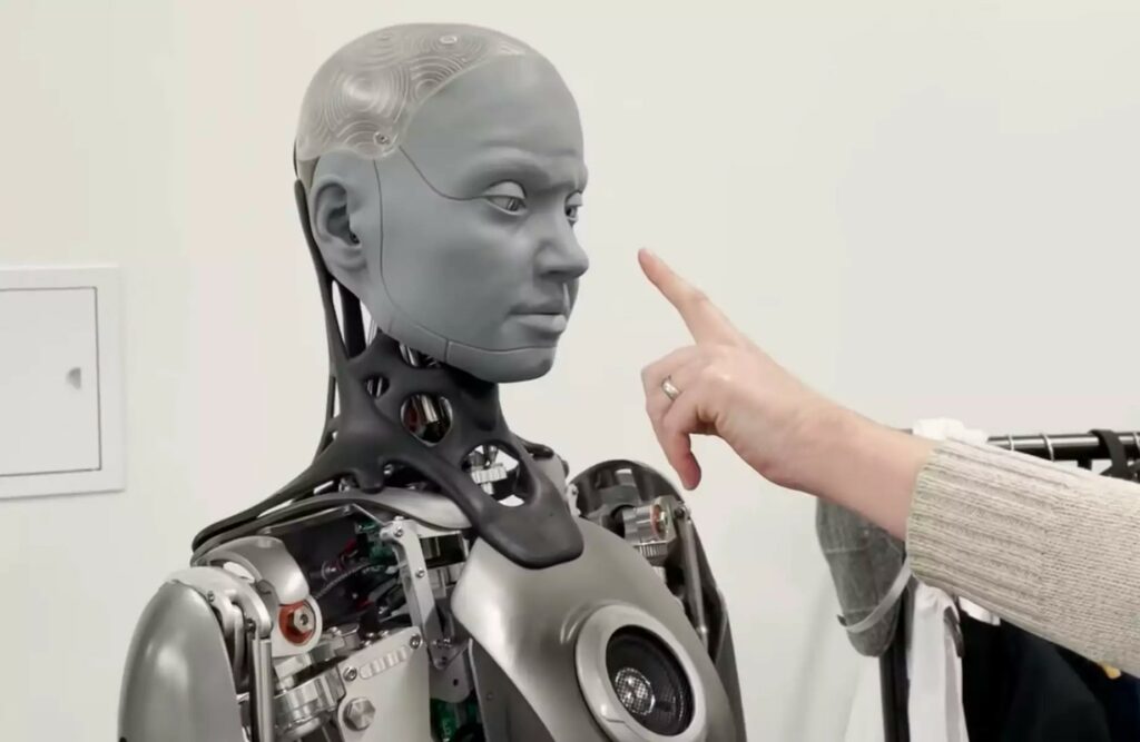 Βίντεο με ανθρωποειδές ρομπότ να θυμώνει επειδή του άγγιξαν τη μύτη – Απίστευτες αντιδράσεις