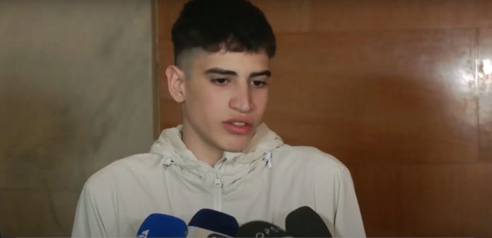 Συγκλονίζει ο 18χρονος Άγγελος από την Κρήτη που έσωσε τους συνεπιβάτες του στα Τέμπη