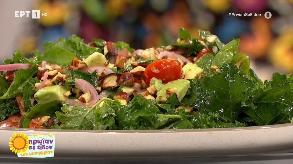 Η Γωγώ Δελογιάννη μάς φτιάχνει σαλάτα Kale με αβοκάντο!