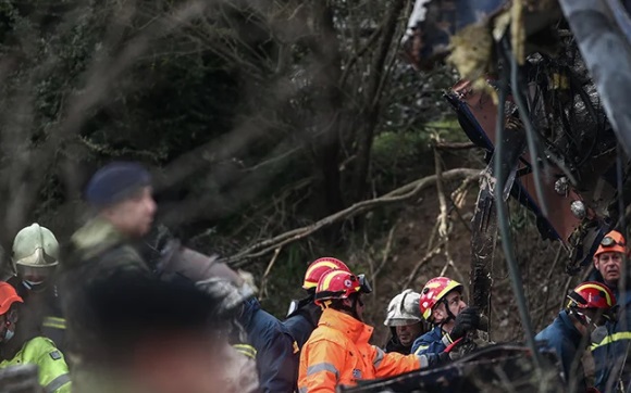 Τέμπη: Στους 57 οι νεκροί – «Παίρνουμε σορούς εντελώς απανθρακωμένες. Επίσης, έχουμε πολλά διασκορπισμένα μέλη» λέει η ιατροδικαστής Λεοντάρη