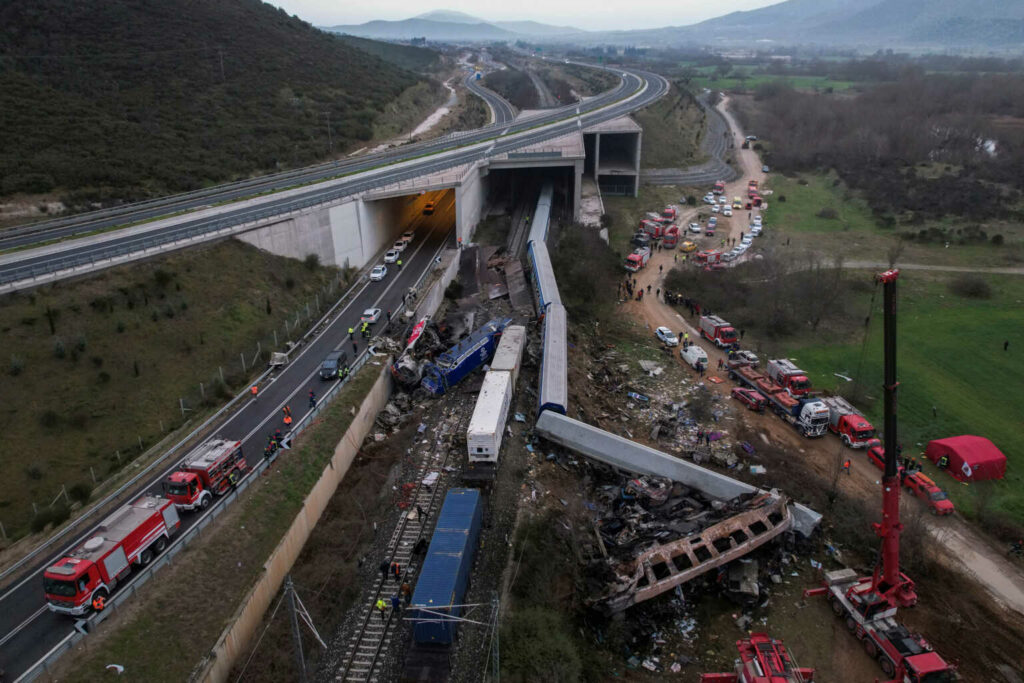 Σύγκρουση τρένων στα Τέμπη: Τι γράφει ο διεθνής Τύπος για την τραγωδία