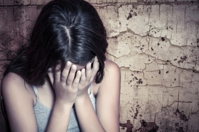 Σοκ: Μαθήτρια κατήγγειλε ότι έμεινε έγκυος από τον βιαστή της