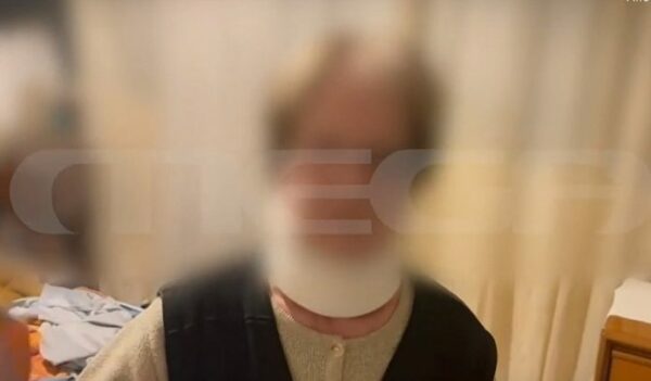«Ακούμε θόρυβο και φοβόμαστε…»: Συγκλονίζουν οι ηλικιωμένοι που ξυλοκοπήθηκαν από τον γιο τους | Video