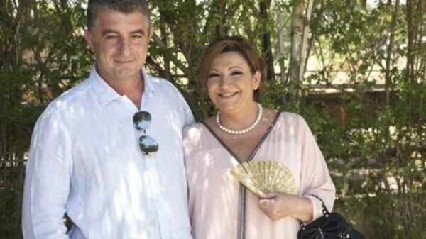 Συγκινεί η σύζυγος του Γιώργου Καραϊβάζ: «Δεν με άφηναν να τον πλησιάσω, να τον αγκαλιάσω»
